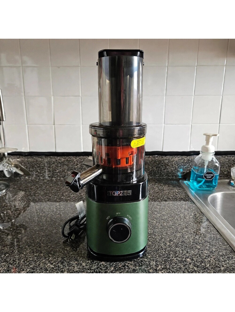 Juicer Cold Press Slow Masticating Green BPA-Free New w/ Cosmetic Chip by TOPZEE